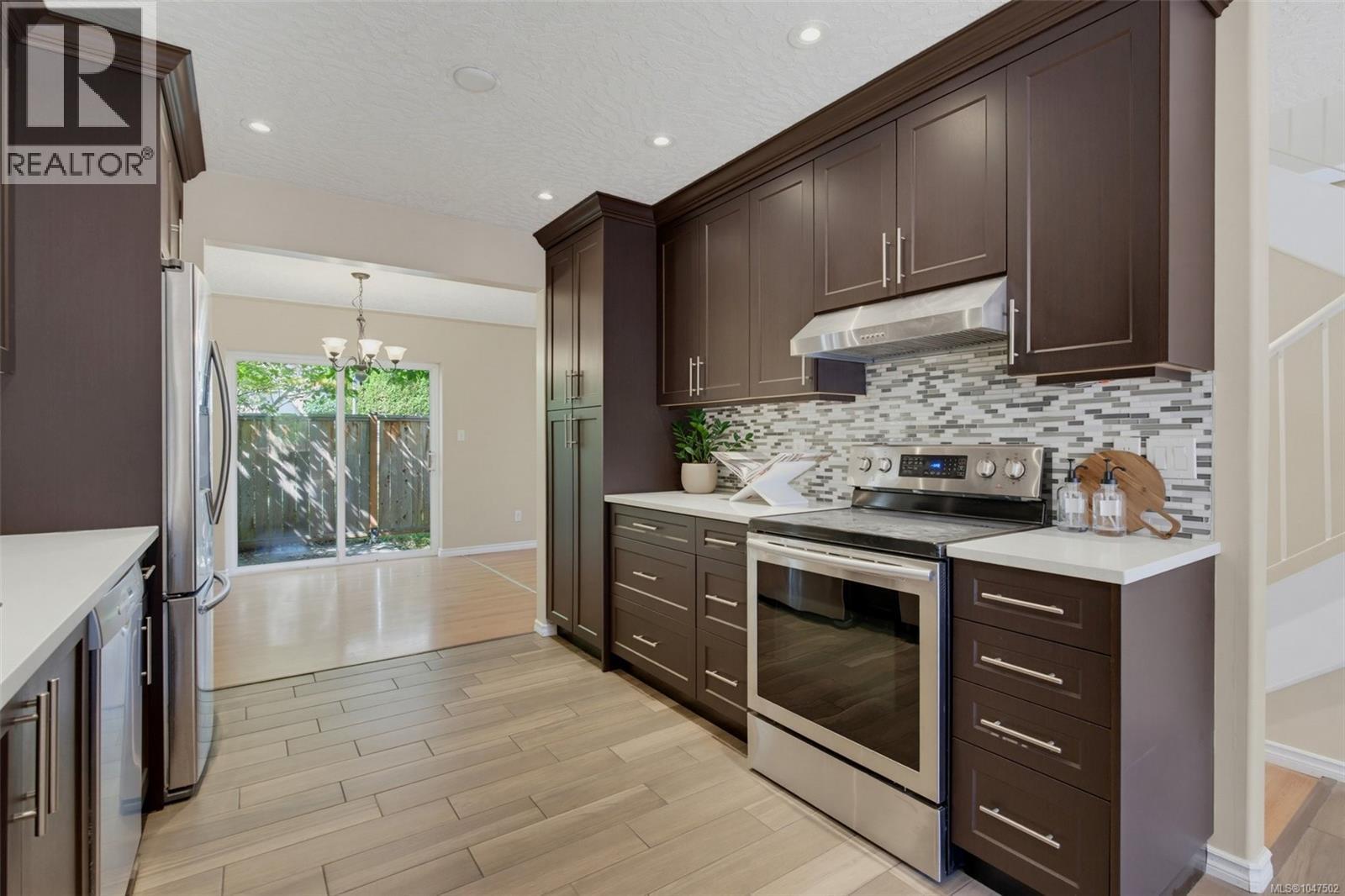  637 Jolly Place, Saanich