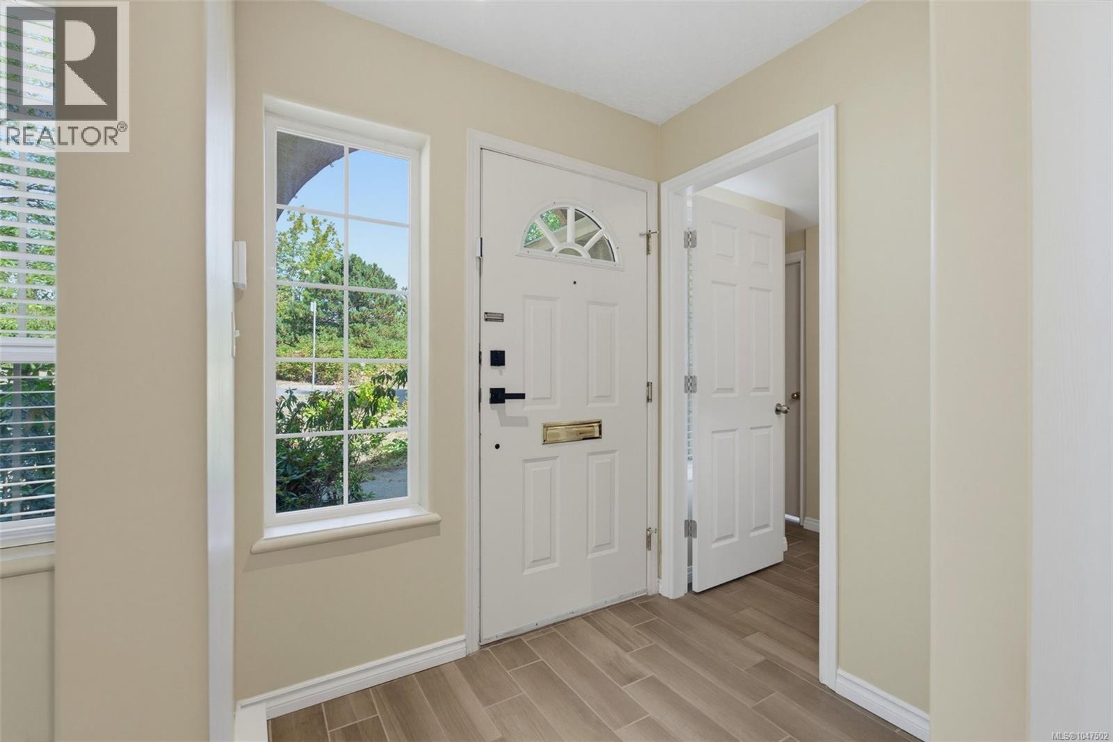  637 Jolly Place, Saanich