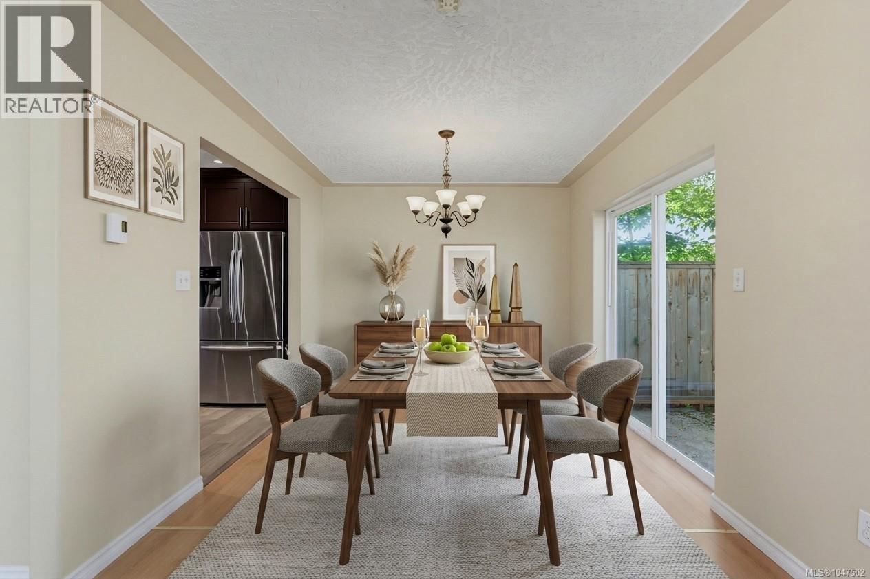  637 Jolly Place, Saanich
