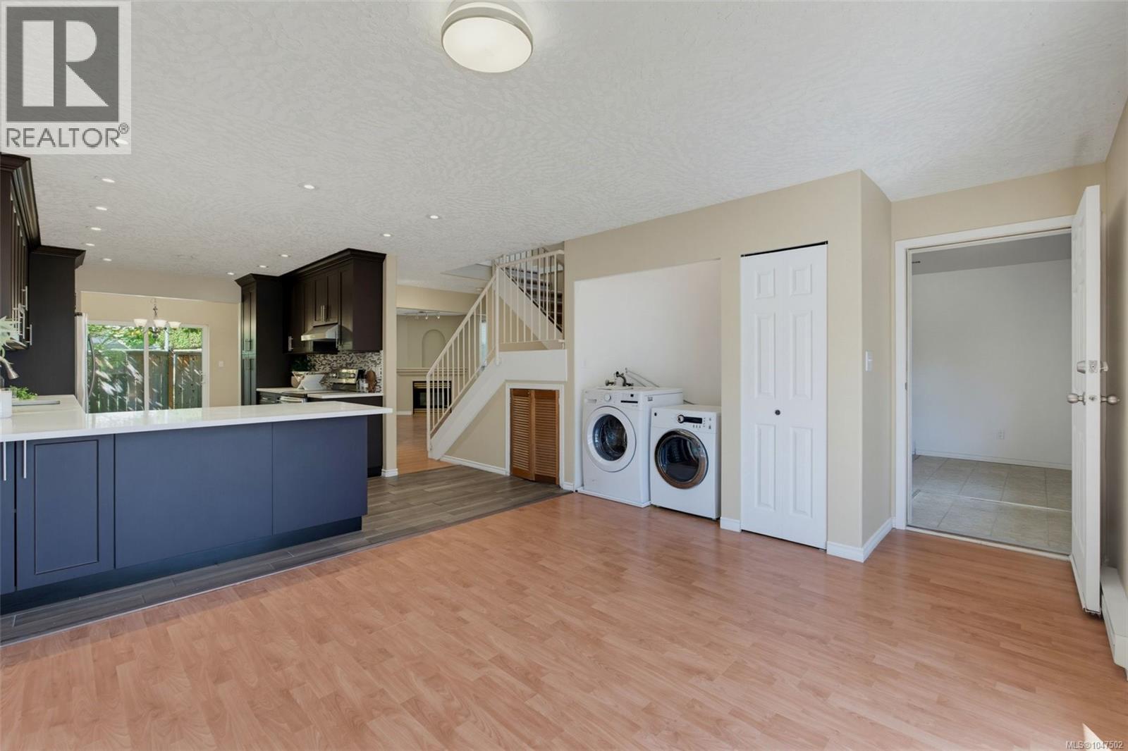  637 Jolly Place, Saanich