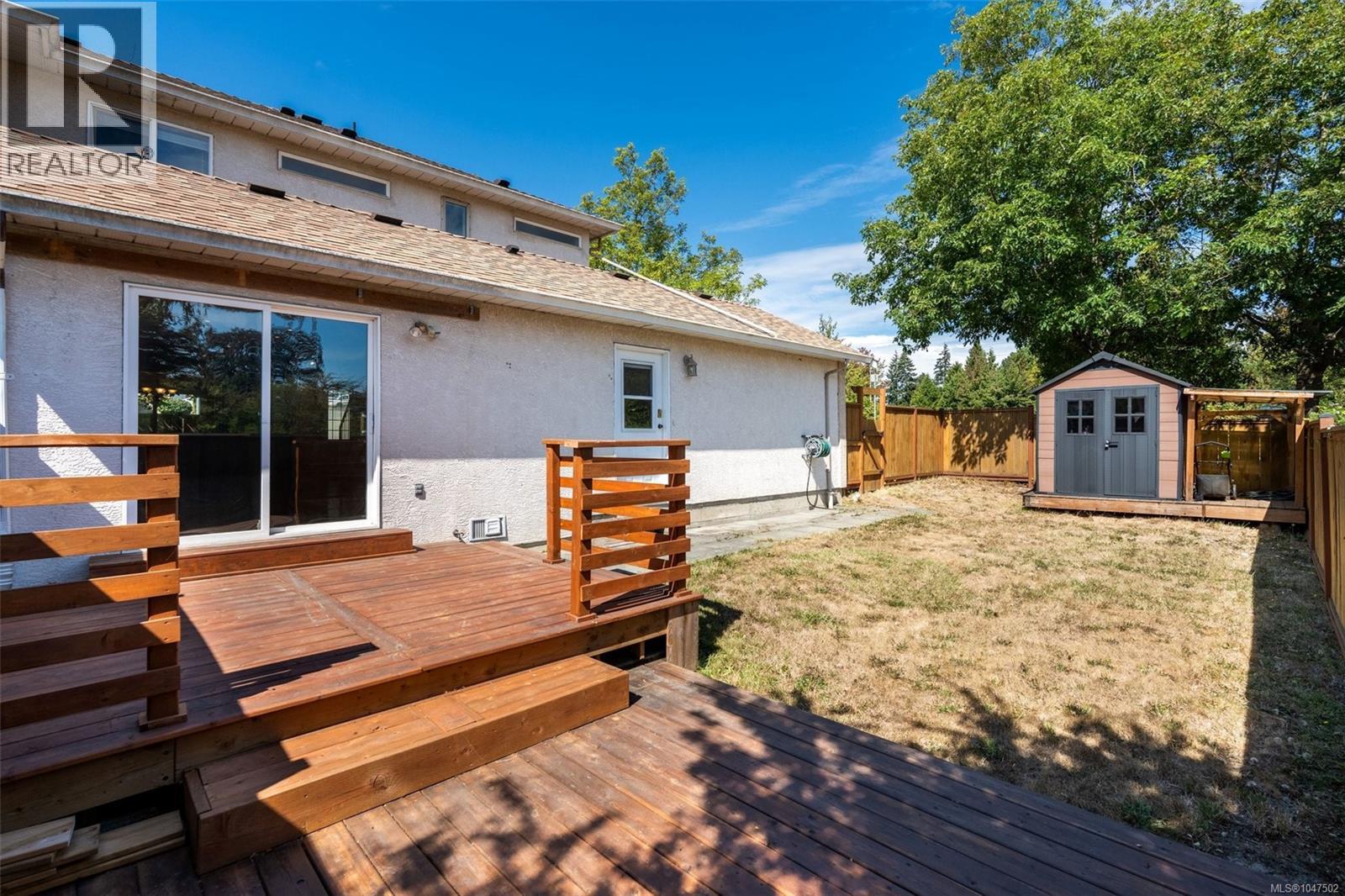  637 Jolly Place, Saanich