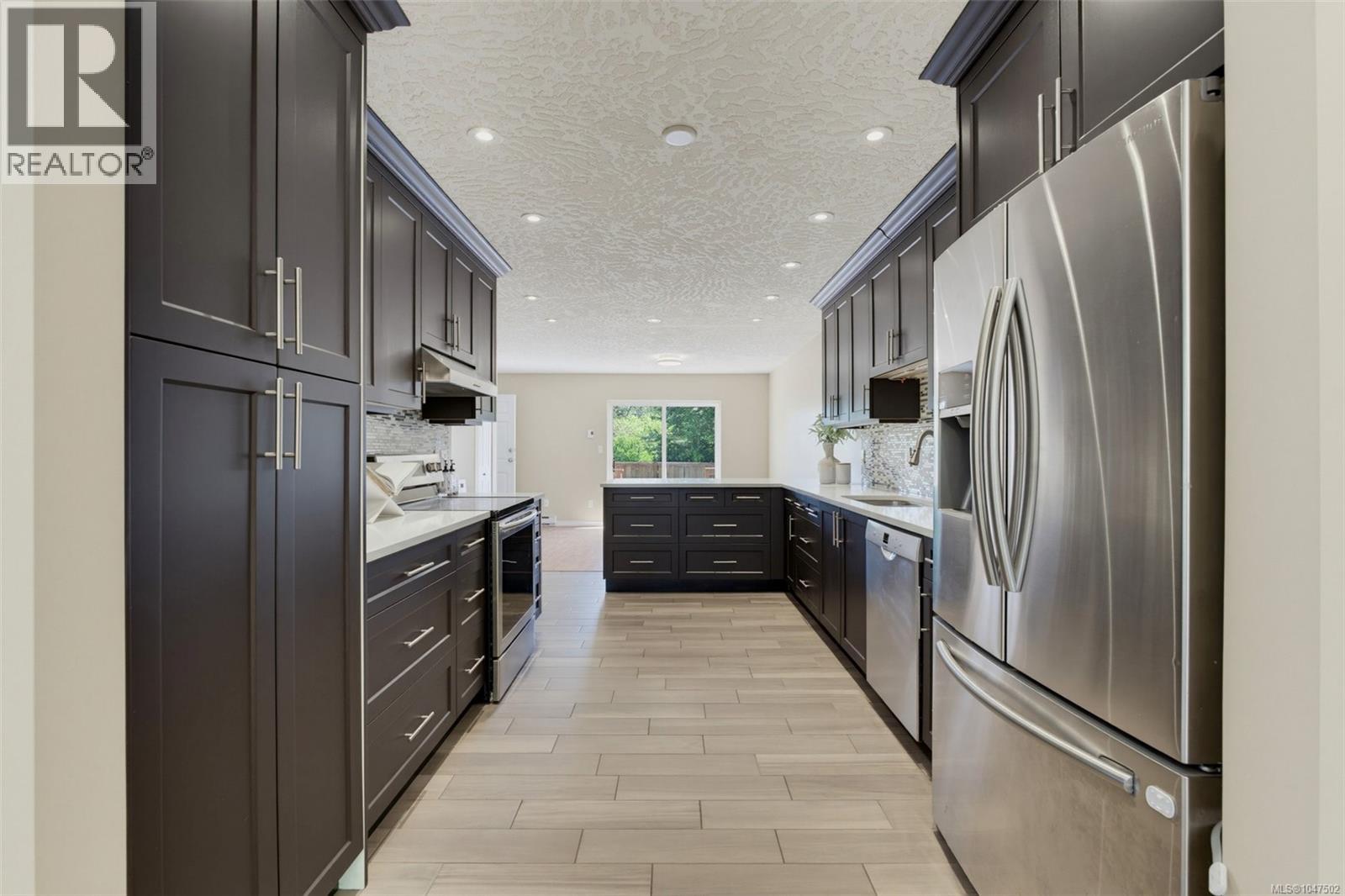  637 Jolly Place, Saanich