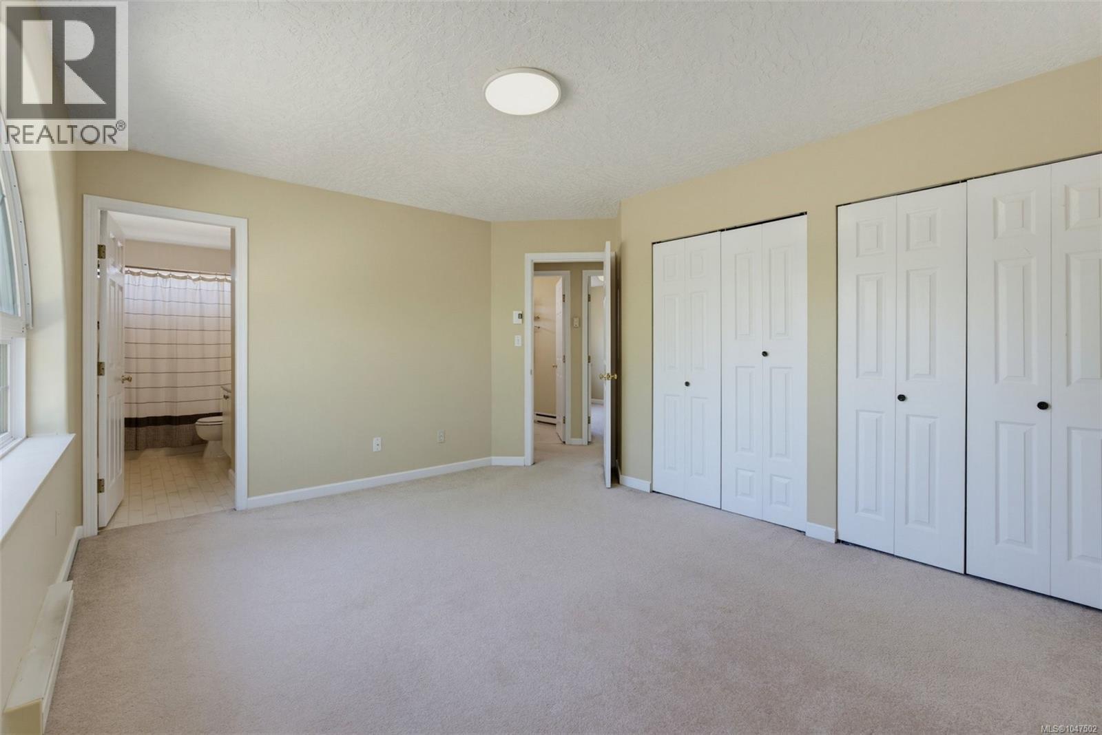  637 Jolly Place, Saanich