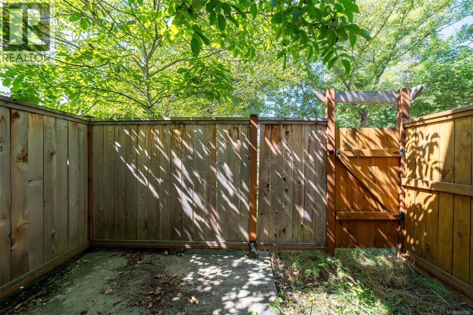  637 Jolly Place, Saanich