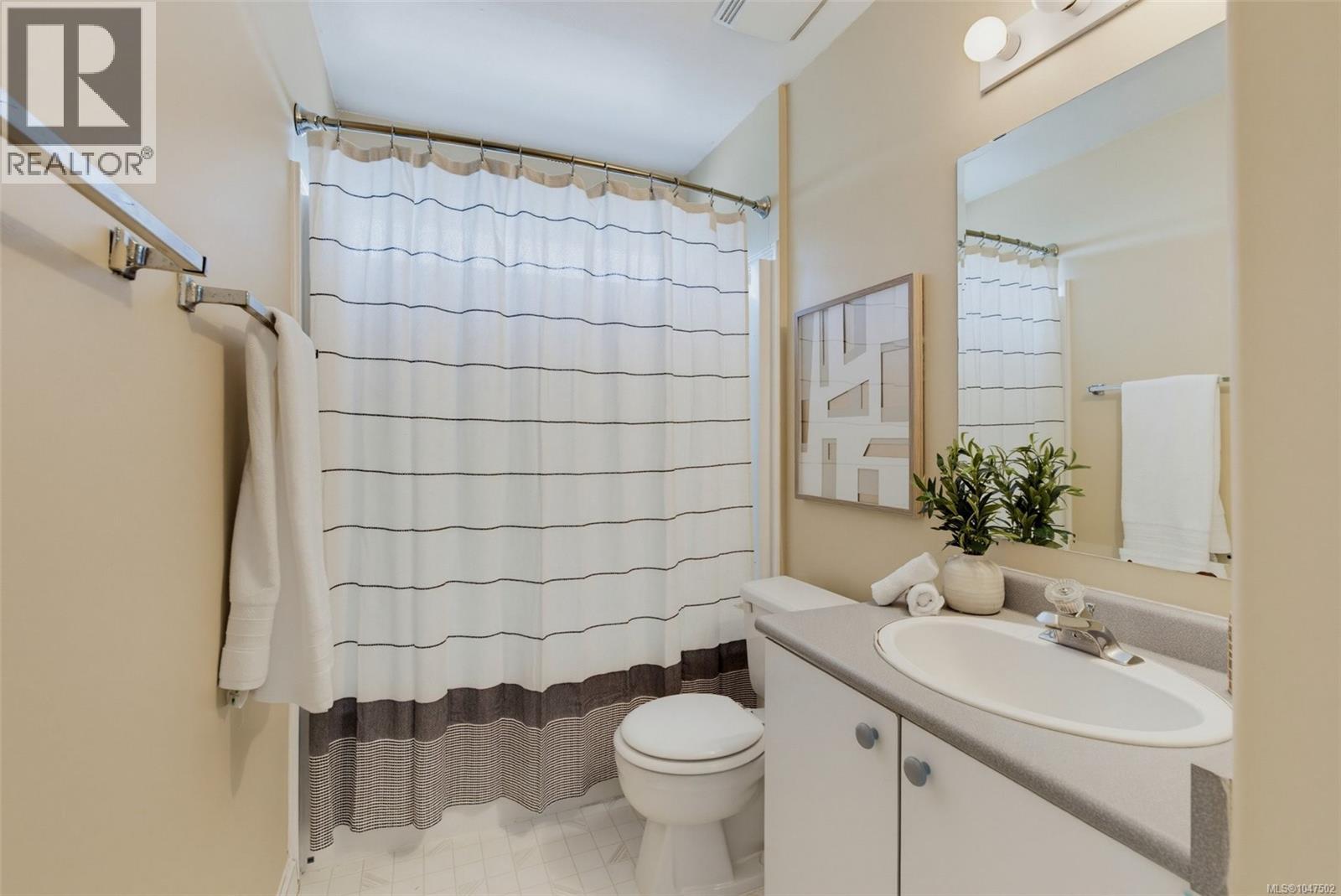  637 Jolly Place, Saanich