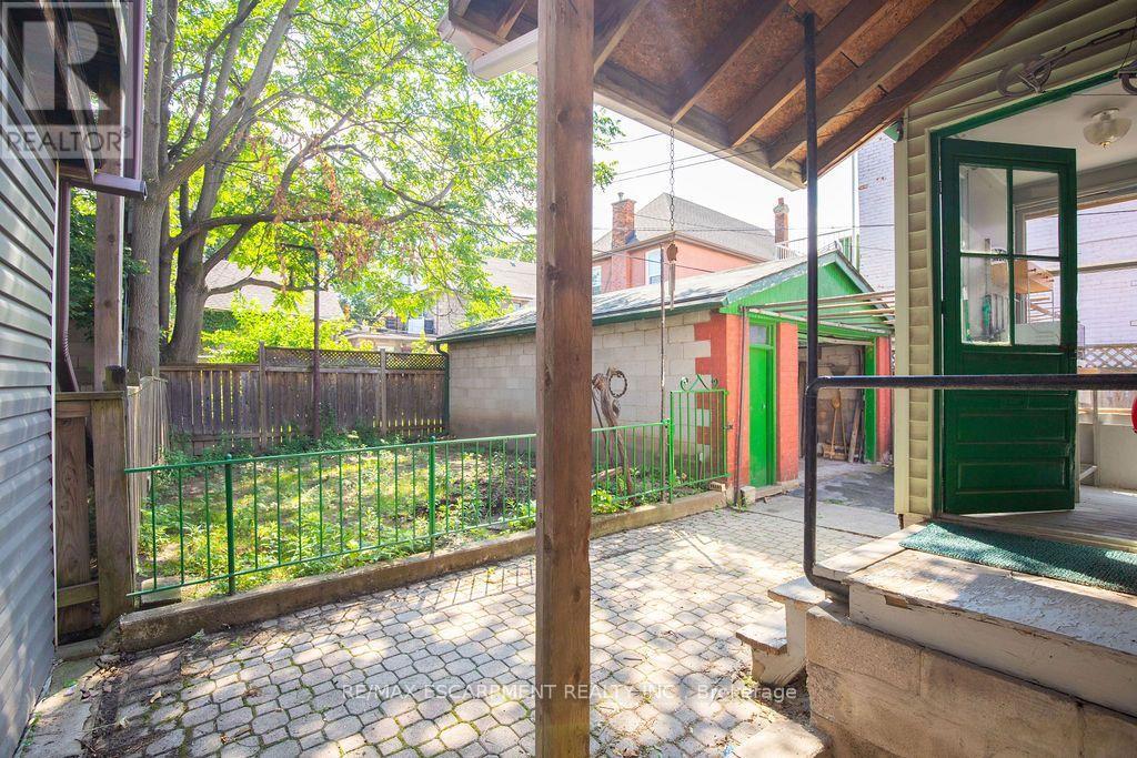 66 SHERMAN AVENUE N - Image 39