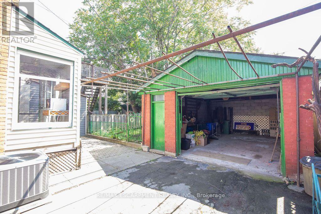 66 SHERMAN AVENUE N - Image 42