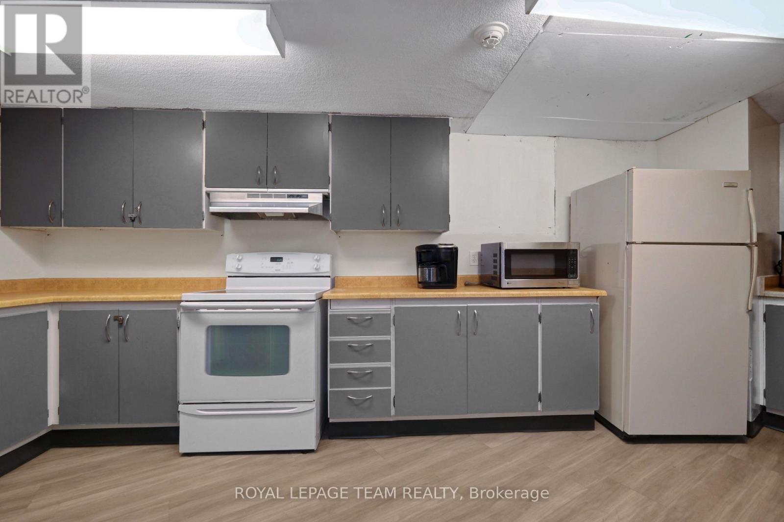 #402 1380 PRINCE OF WALES DRIVE - Image 42