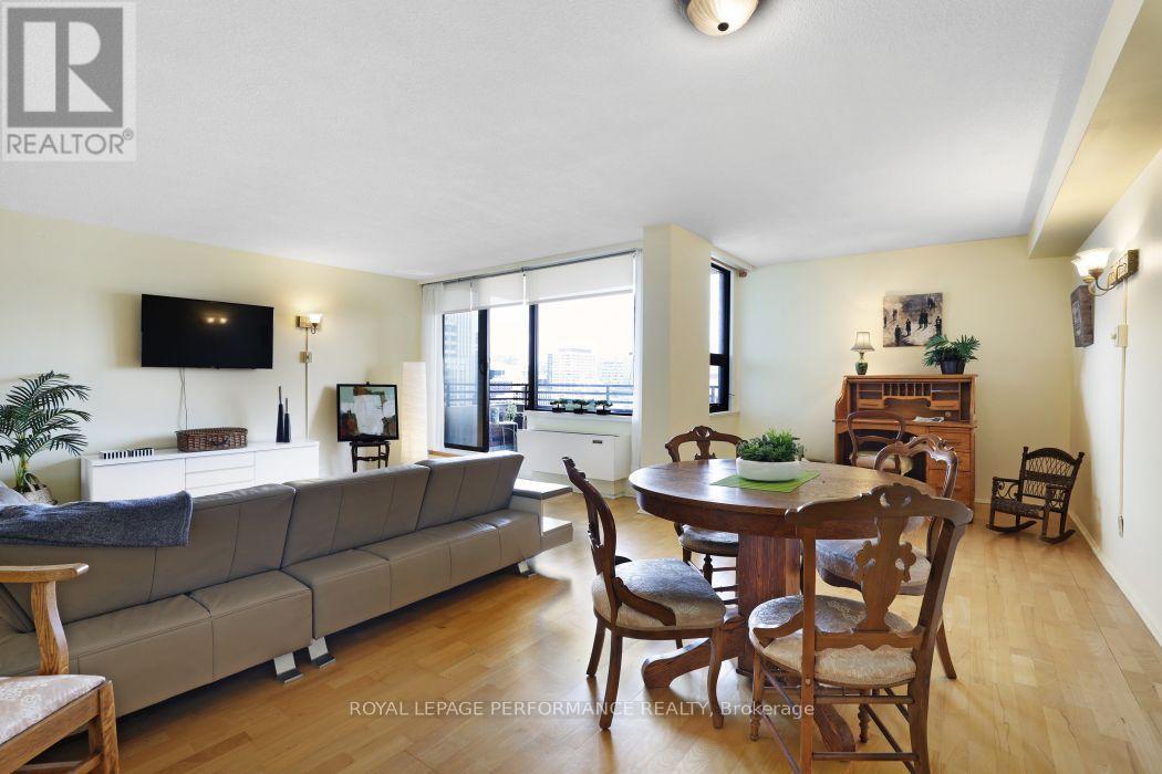 1801 - 71 Somerset Street W