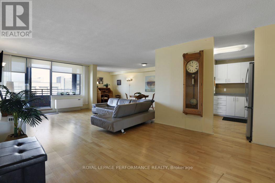 1801 - 71 Somerset Street W