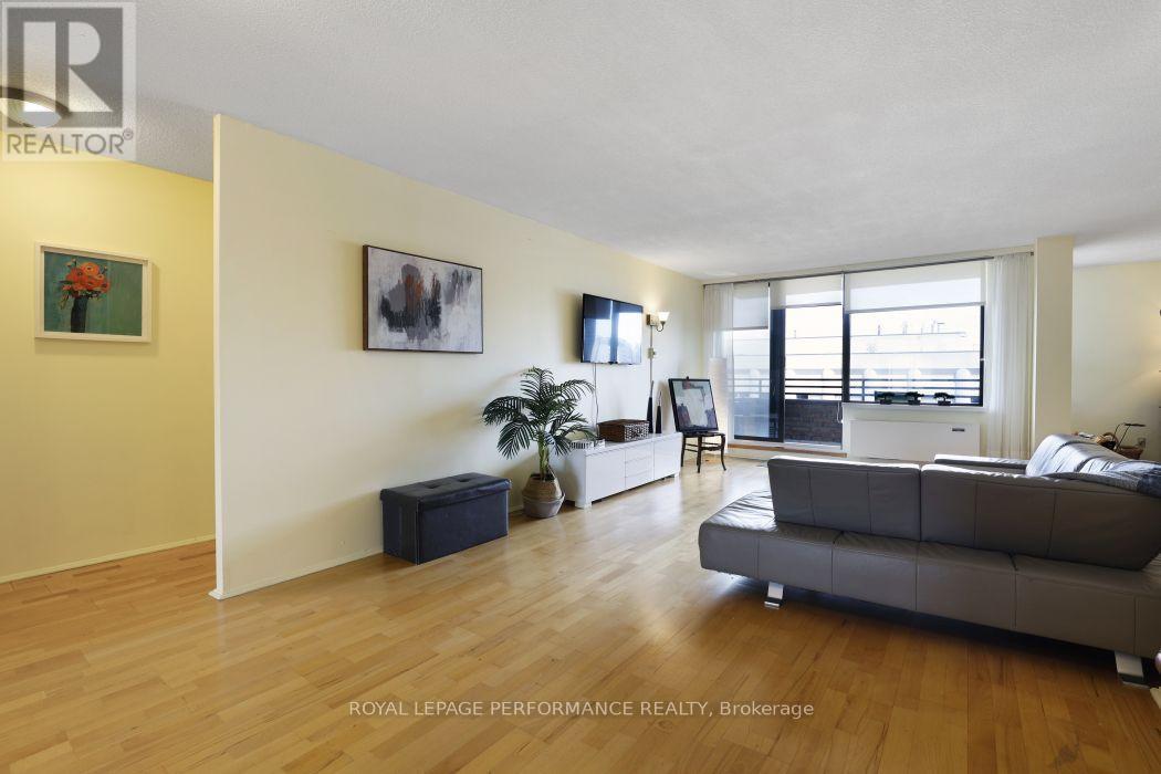 1801 - 71 Somerset Street W