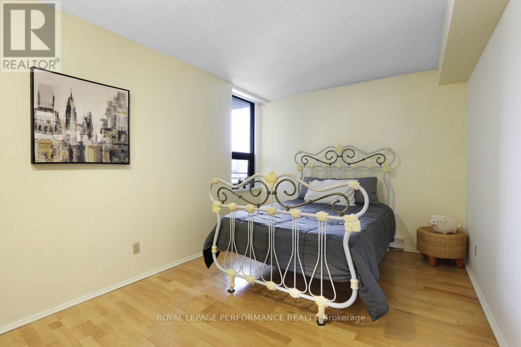 1801 - 71 Somerset Street W