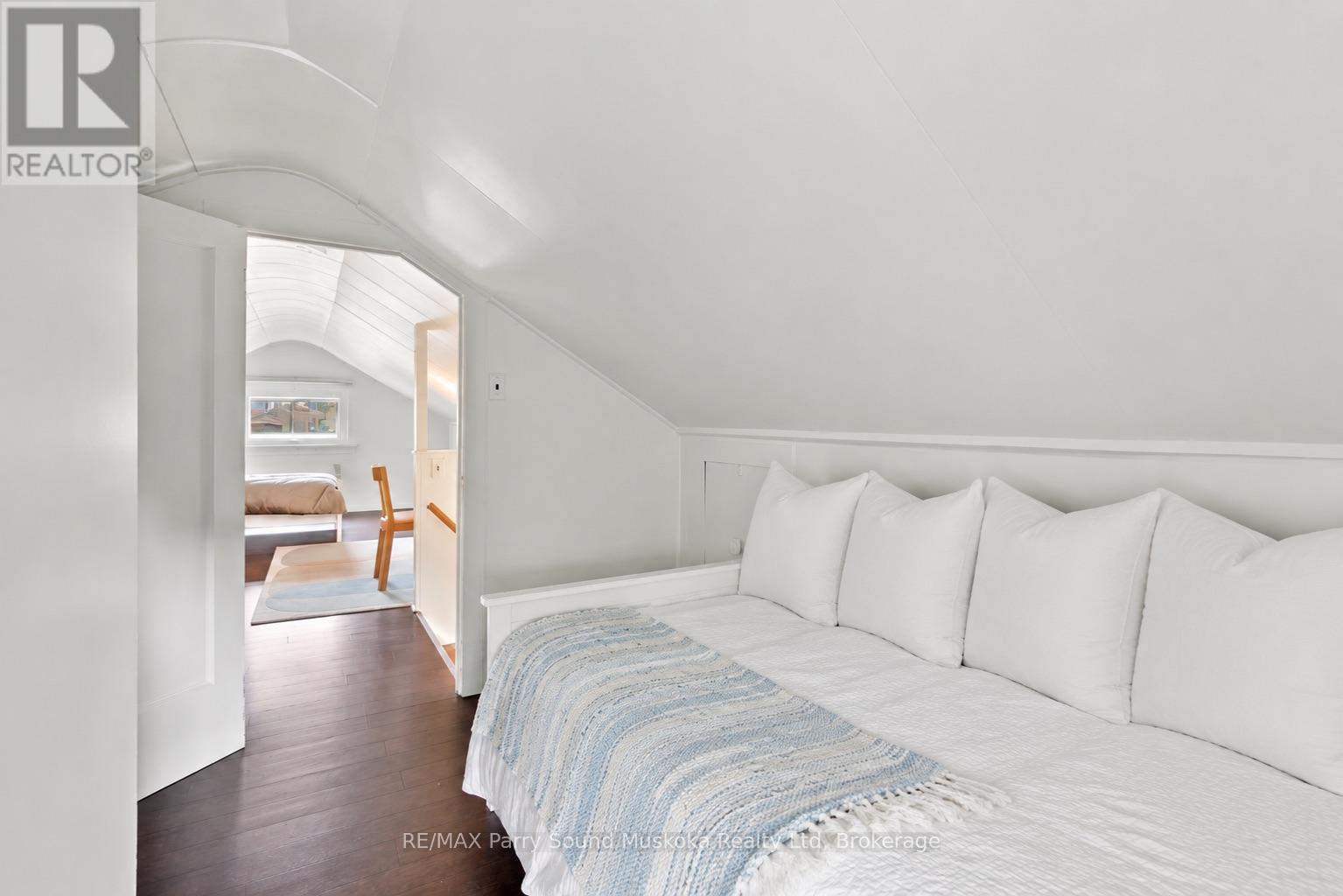 40 WAUBEEK STREET - Image 20