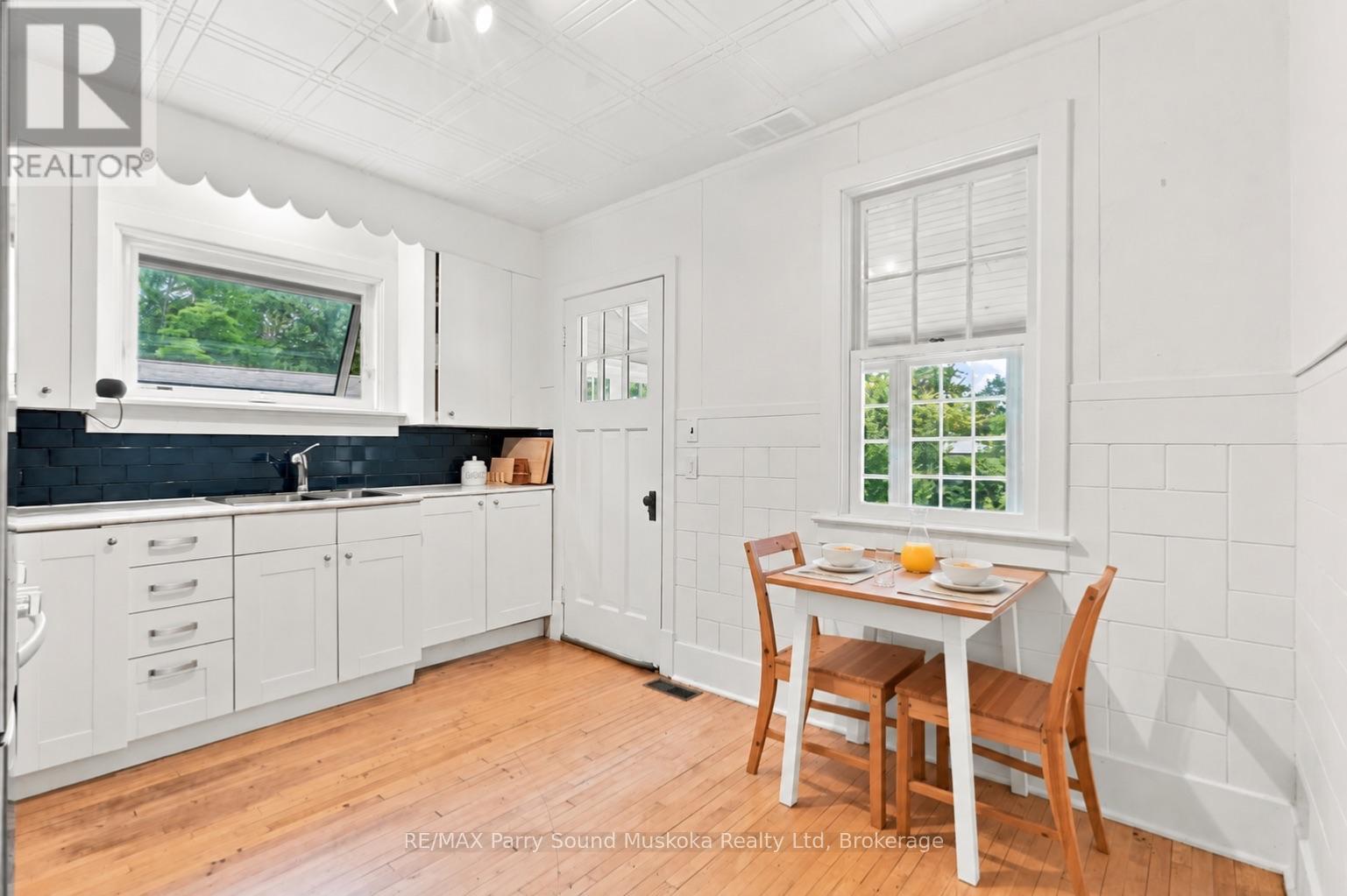 40 WAUBEEK STREET - Image 6