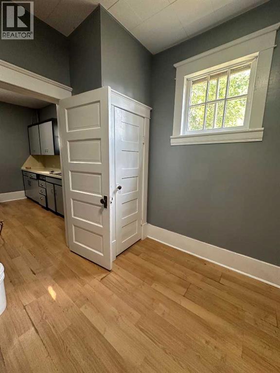 123 3 Street E - 28