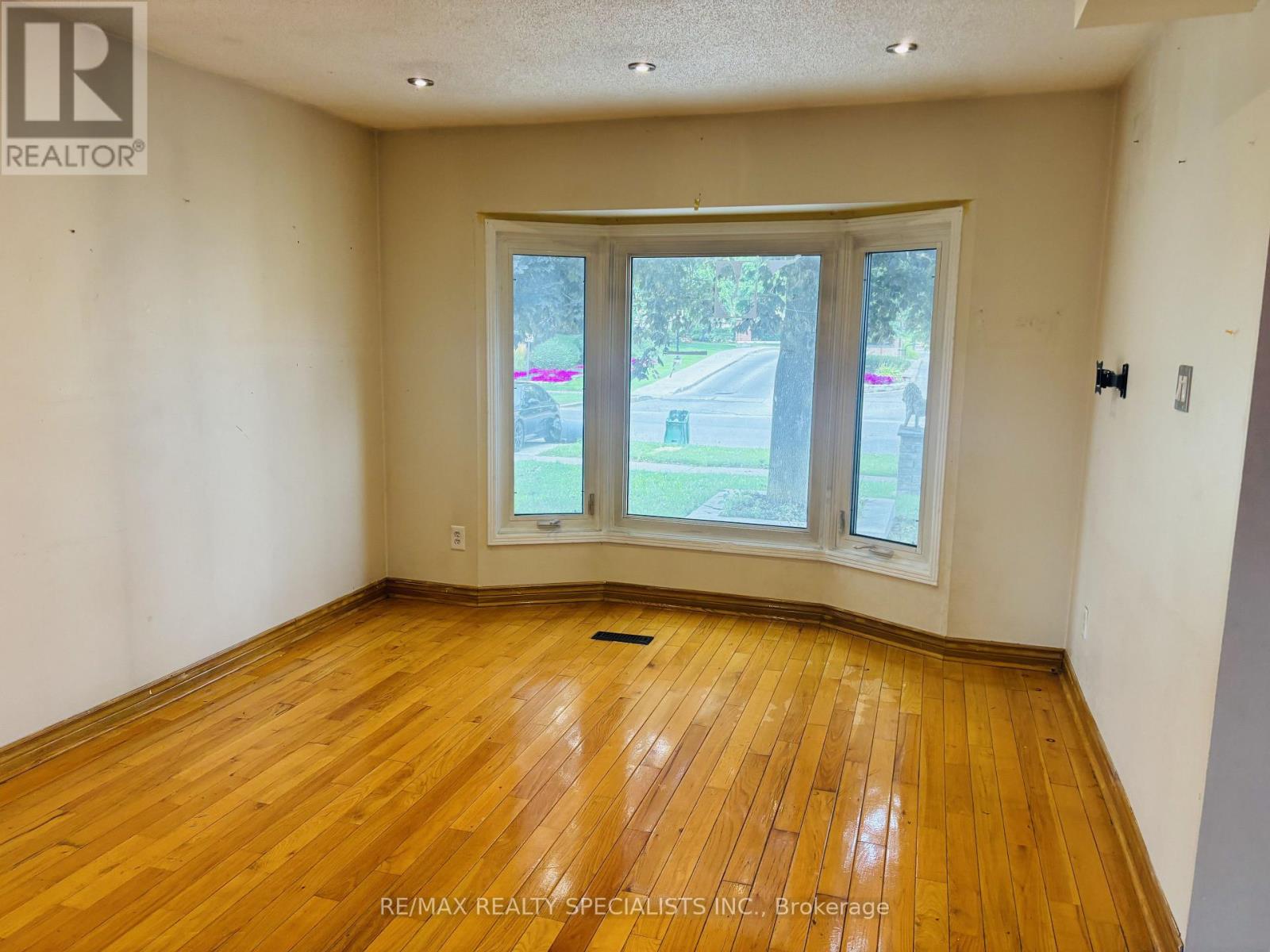 33 CHERRYTREE DRIVE - 10
