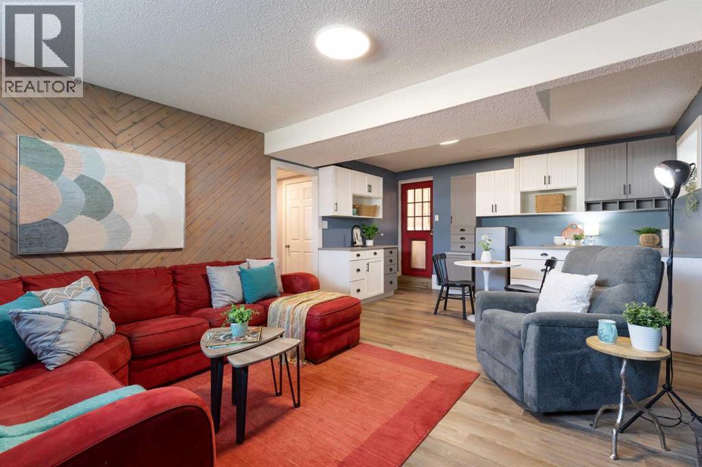 381 18 Street NE - Image 26