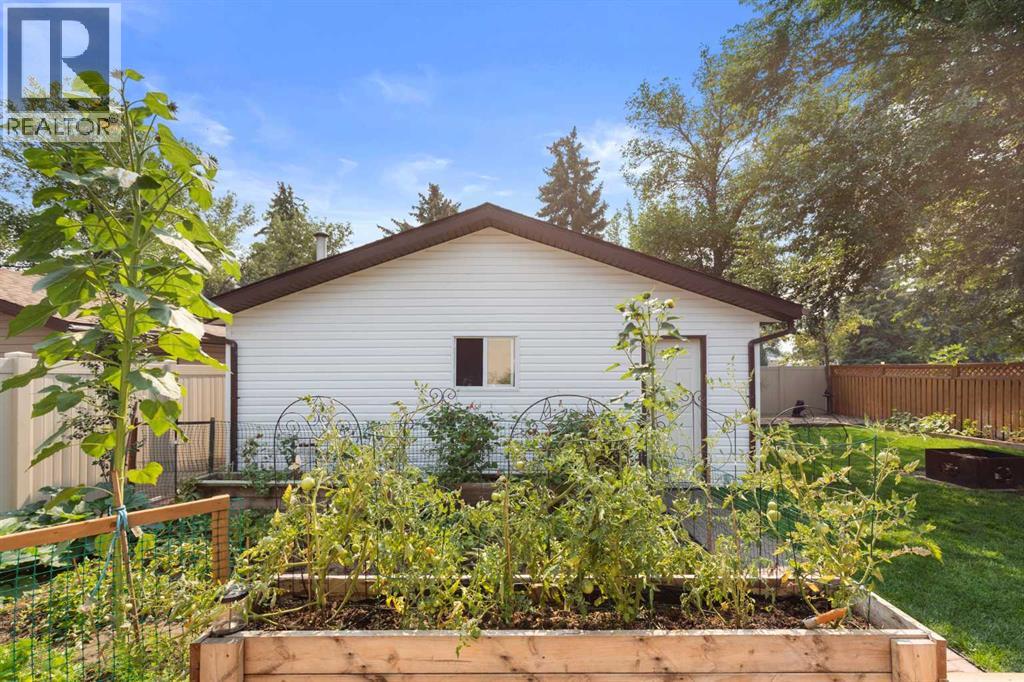 381 18 Street NE - Image 48