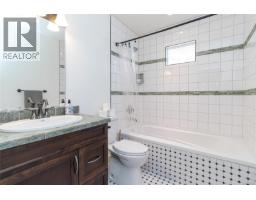 1232 Effingham St, Esquimalt, BC V9A4Y2 Photo 32