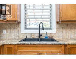 1232 Effingham St, Esquimalt, BC V9A4Y2 Photo 24
