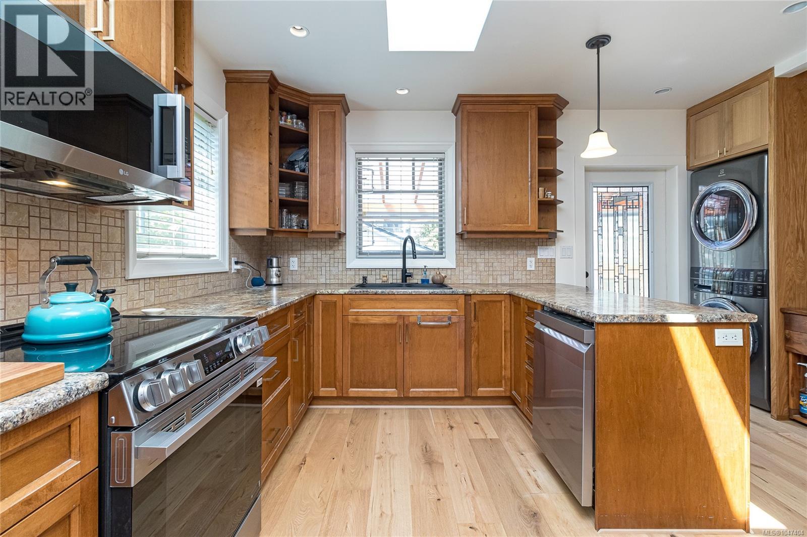 1232 Effingham St, Esquimalt