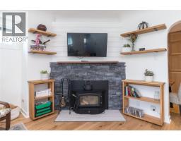 Attic (finished) - 1232 Effingham St, Esquimalt, BC V9A4Y2 Photo 12