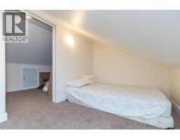 1232 Effingham St, Esquimalt, BC V9A4Y2 Photo 35