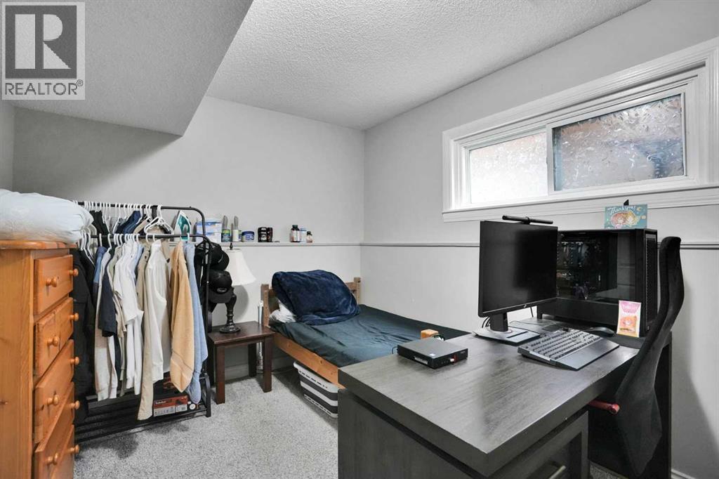 2003 62 Avenue SE - 7