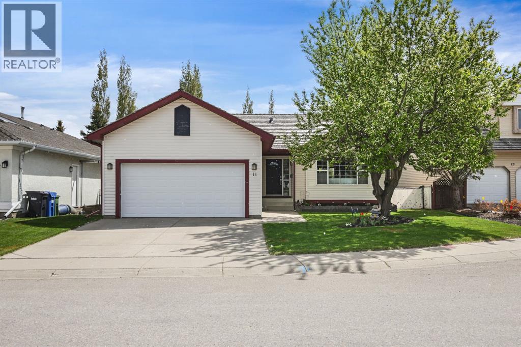11 Strathmore Lakes Crescent - 1