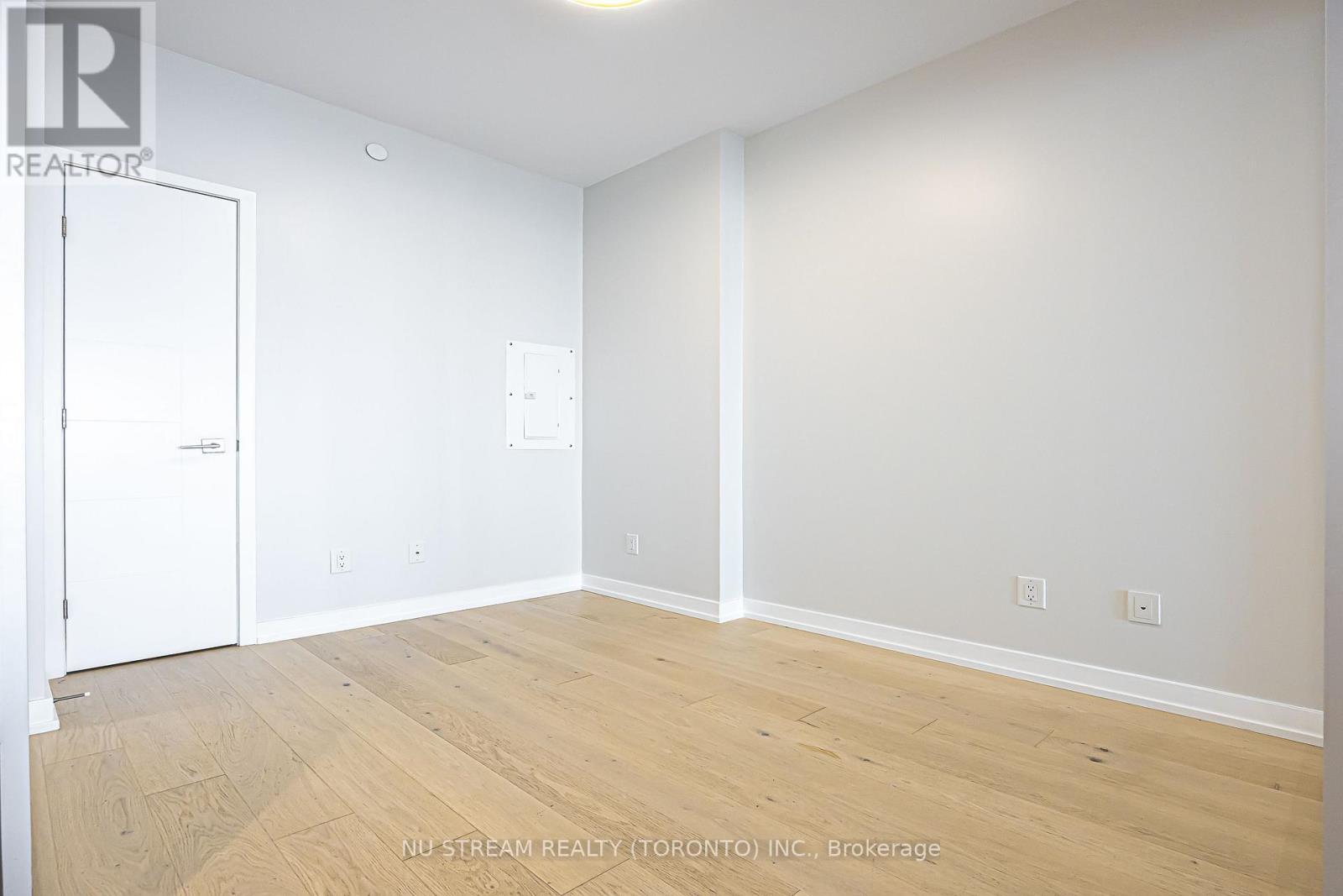 #4608 488 UNIVERSITY AVENUE - Image 44