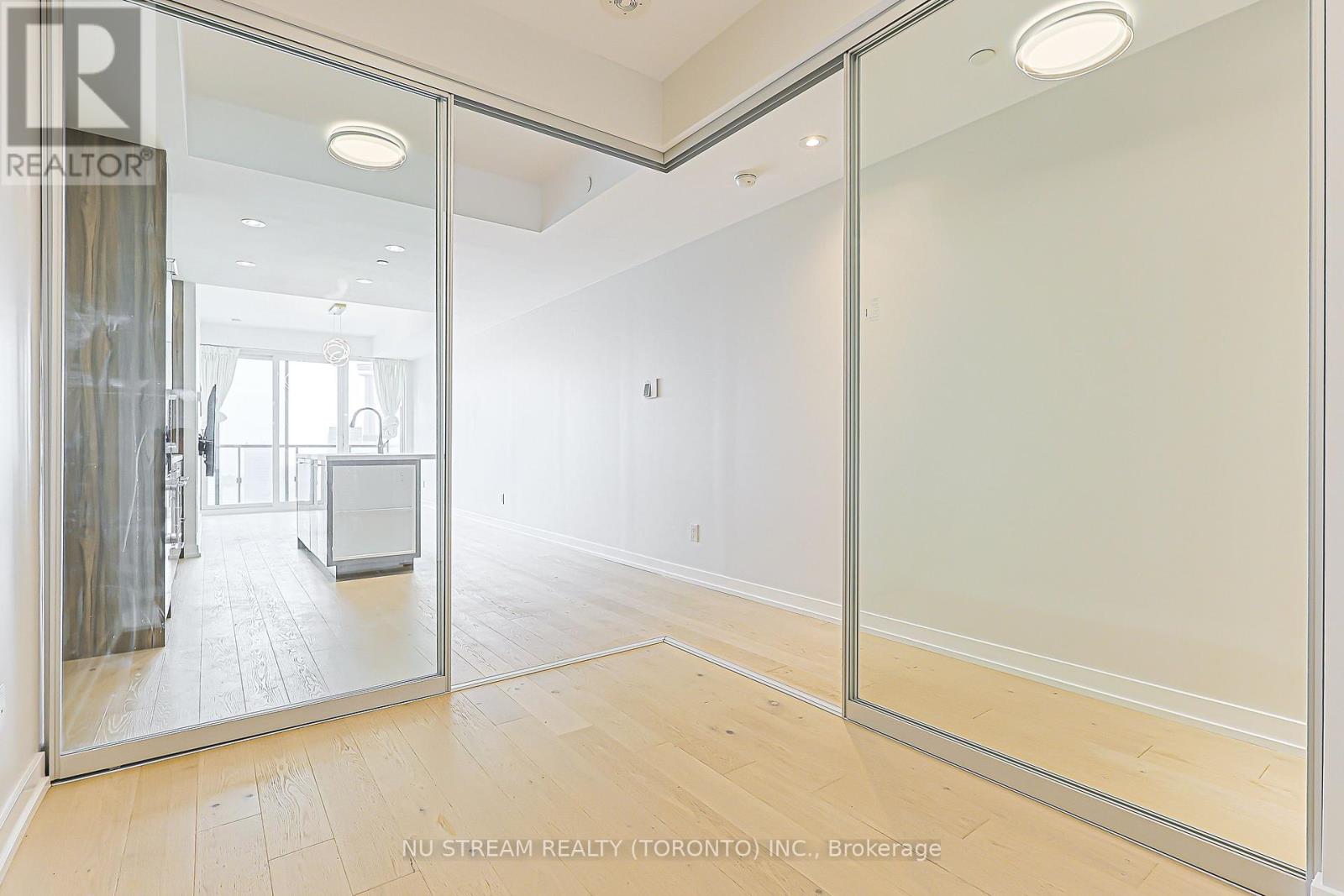 #4608 488 UNIVERSITY AVENUE - Image 45