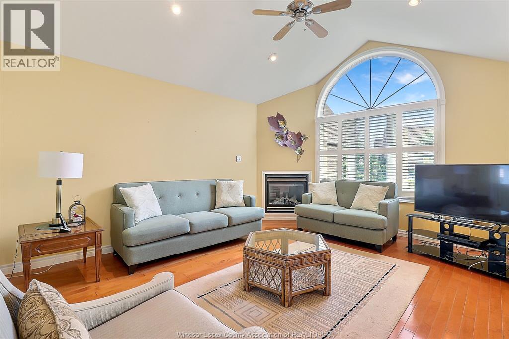 1099 IMPERIAL CRESCENT - Image 15
