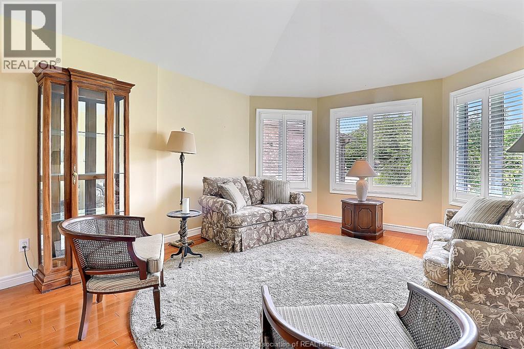 1099 IMPERIAL CRESCENT - 27