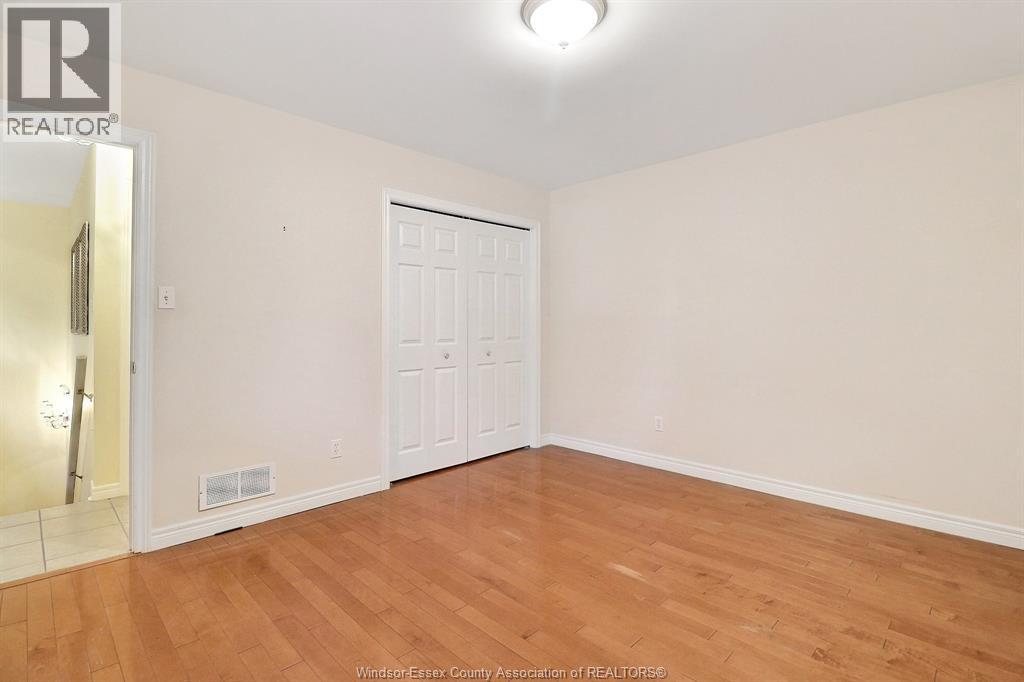 1099 IMPERIAL CRESCENT - Image 29