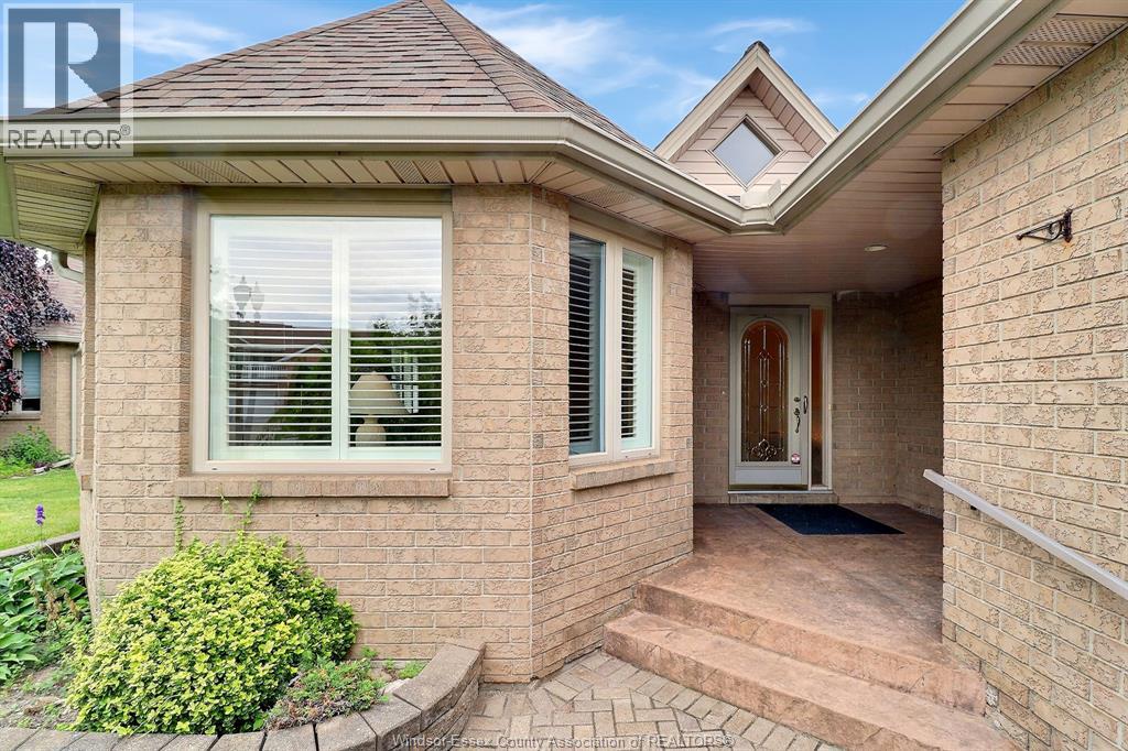 1099 IMPERIAL CRESCENT - Image 3