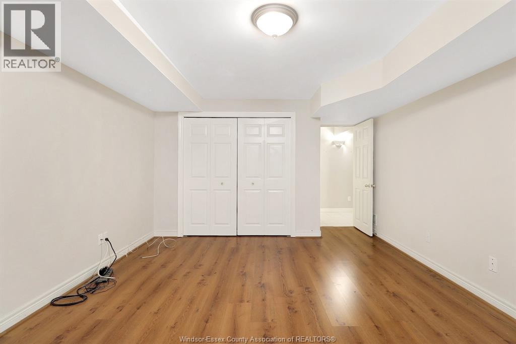 1099 IMPERIAL CRESCENT - Image 34