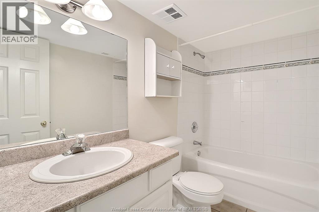 1099 IMPERIAL CRESCENT - Image 39