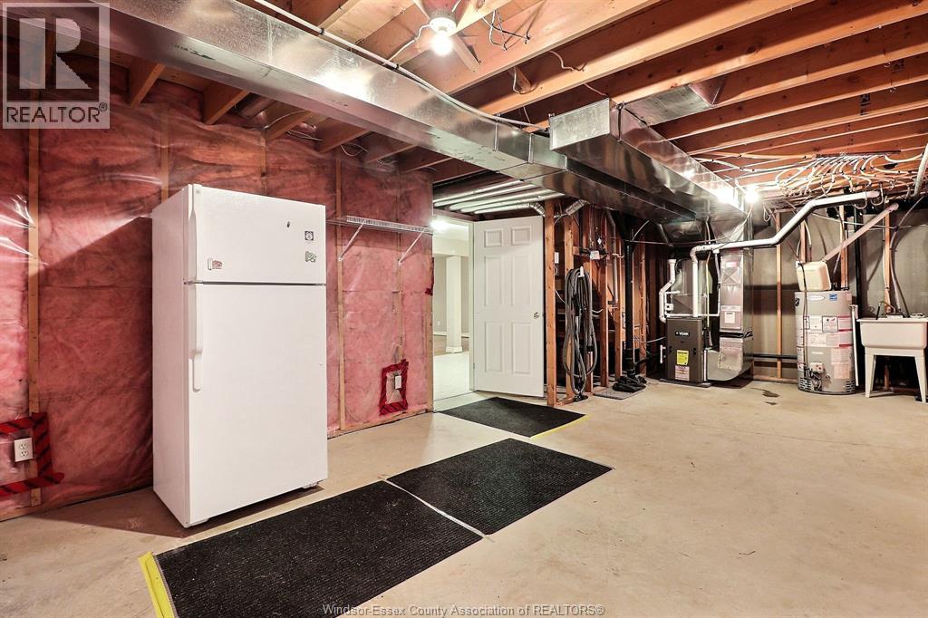 1099 IMPERIAL CRESCENT - Image 40