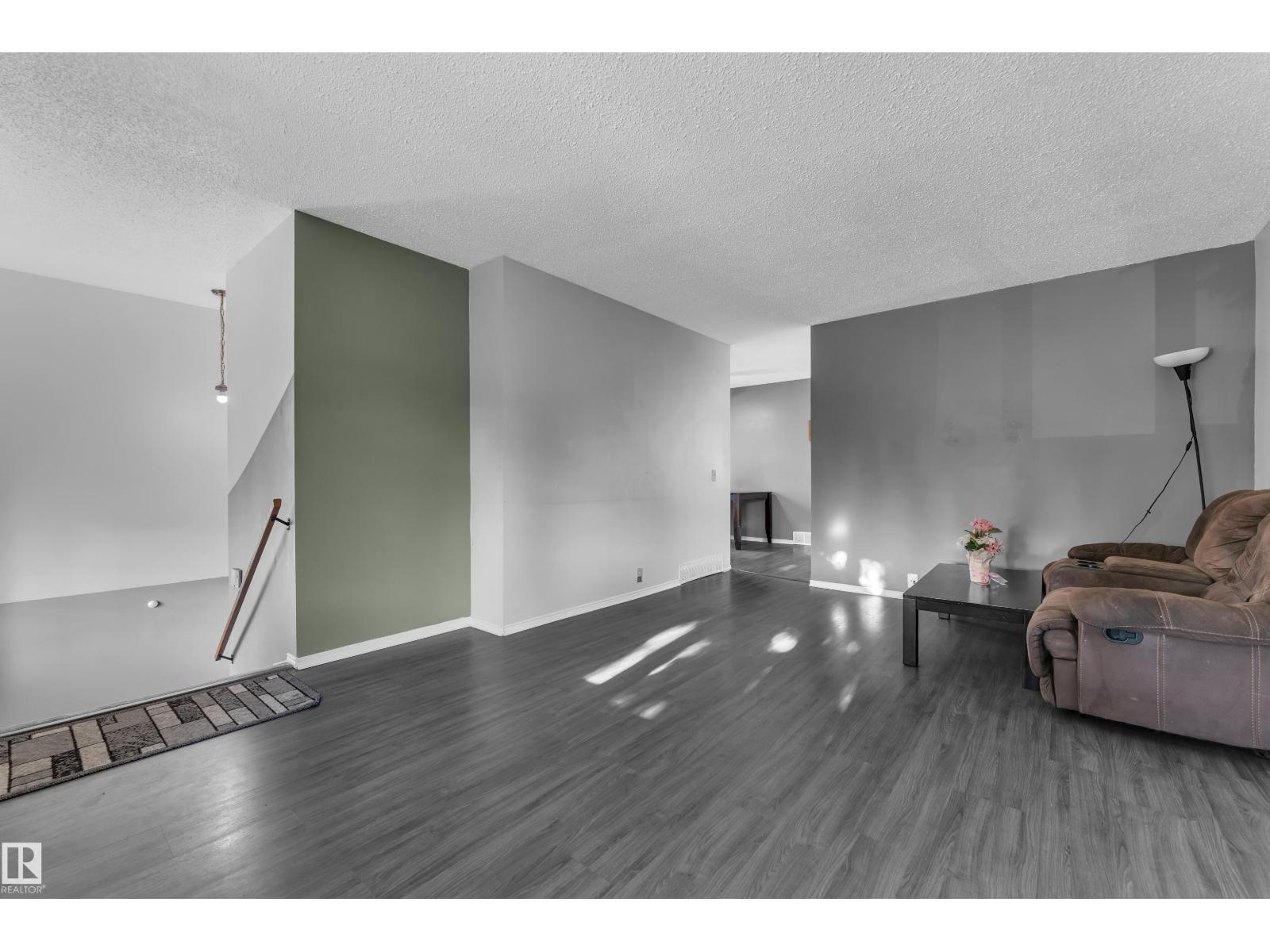 3425 48 ST NW - 10