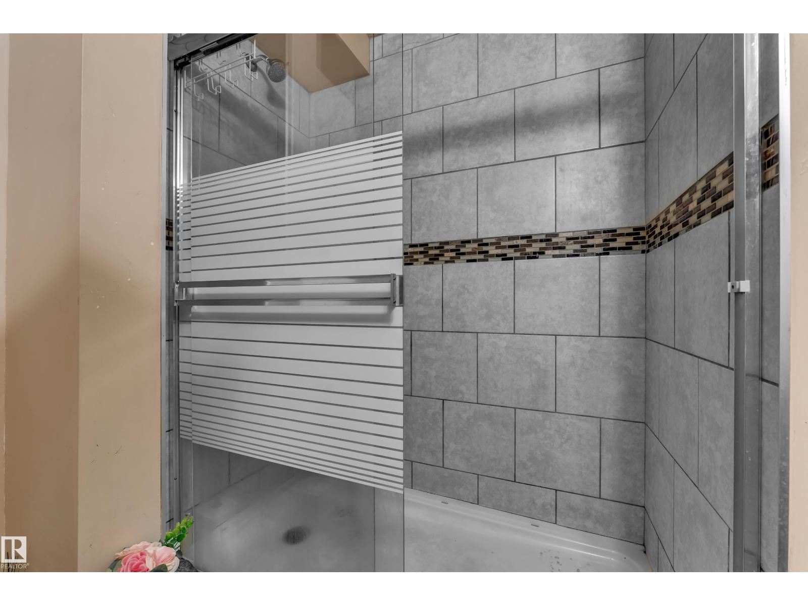 3425 48 ST NW - 28