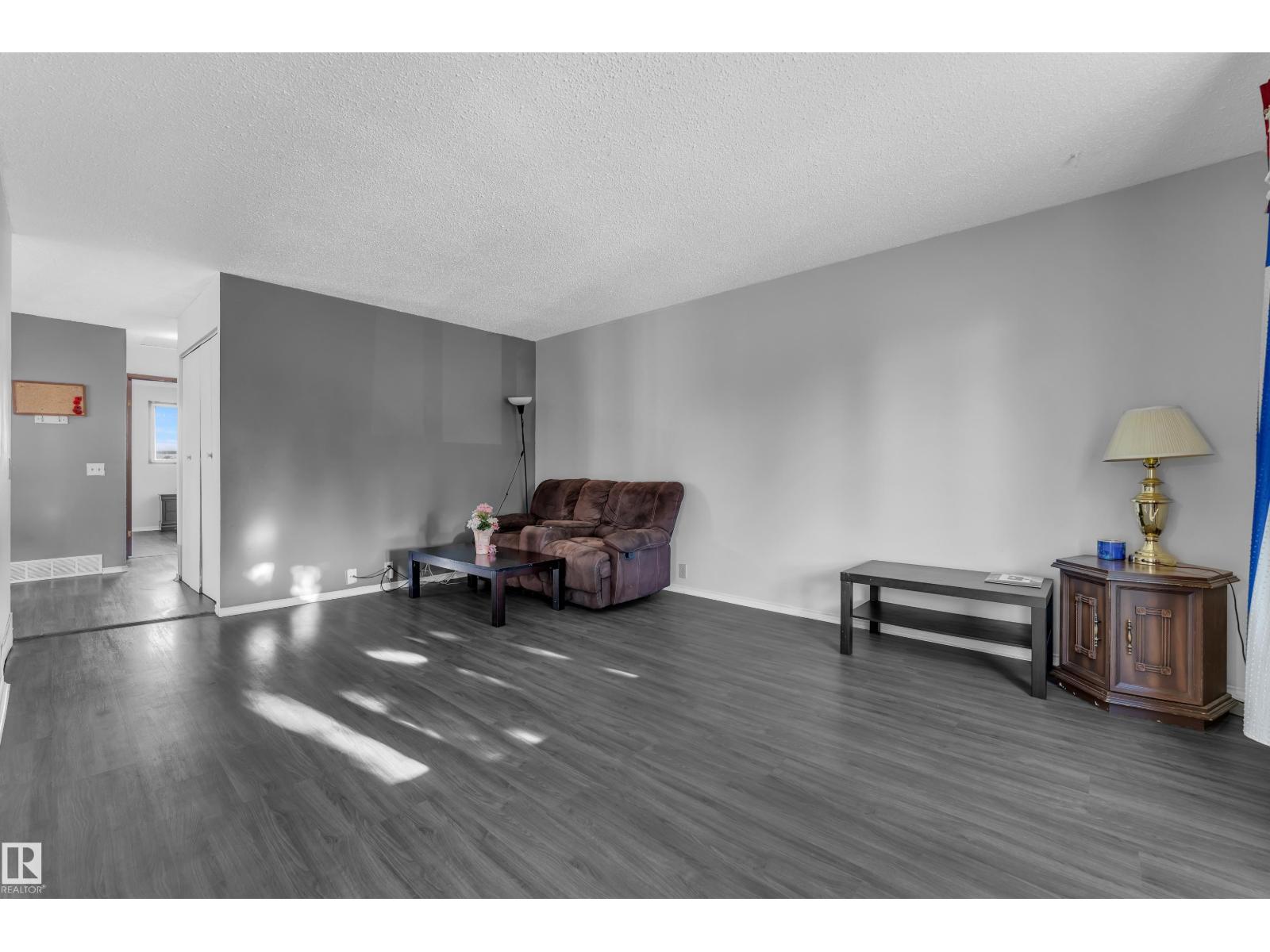 3425 48 ST NW - Image 9
