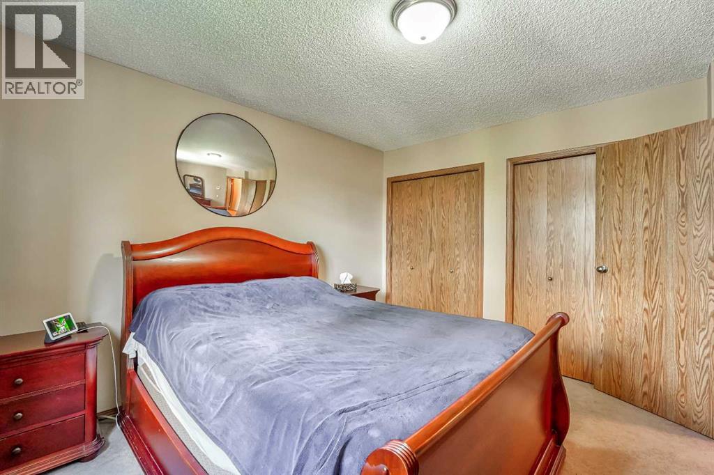 236 Covepark Close NE - 14