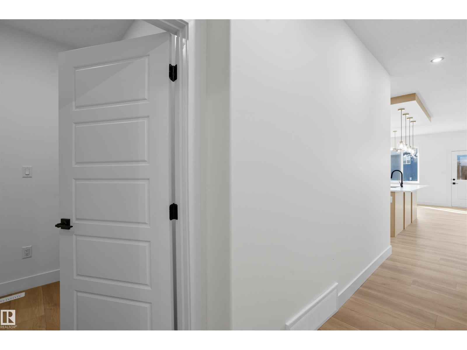 727 158 AV NE - Image 5