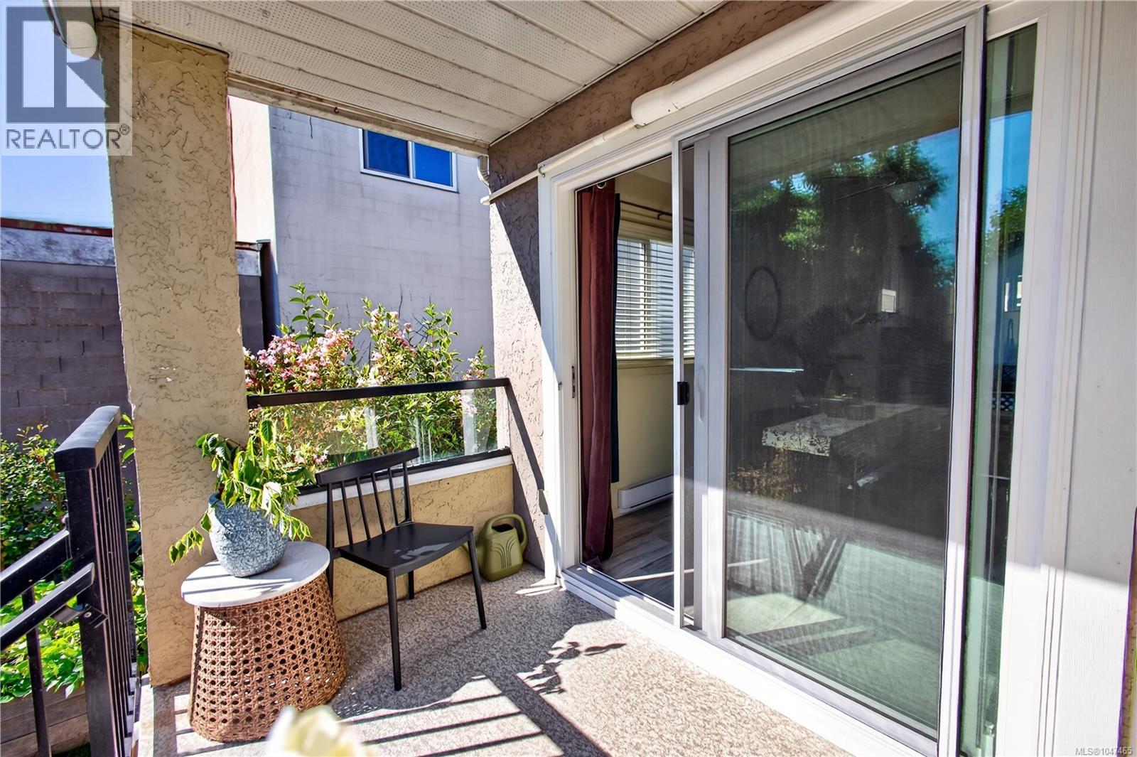 #8 947 Caledonia Ave - 10