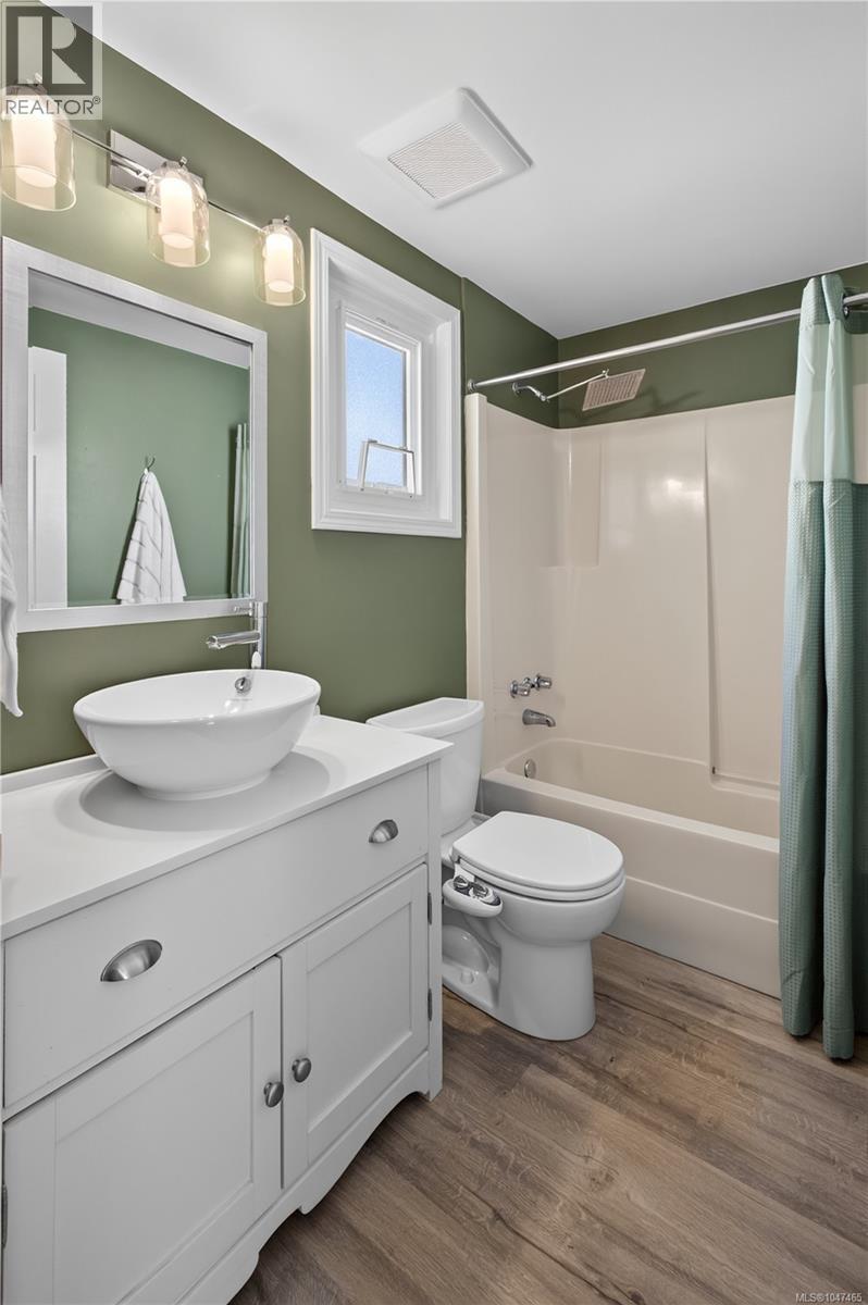 #8 947 Caledonia Ave - 14