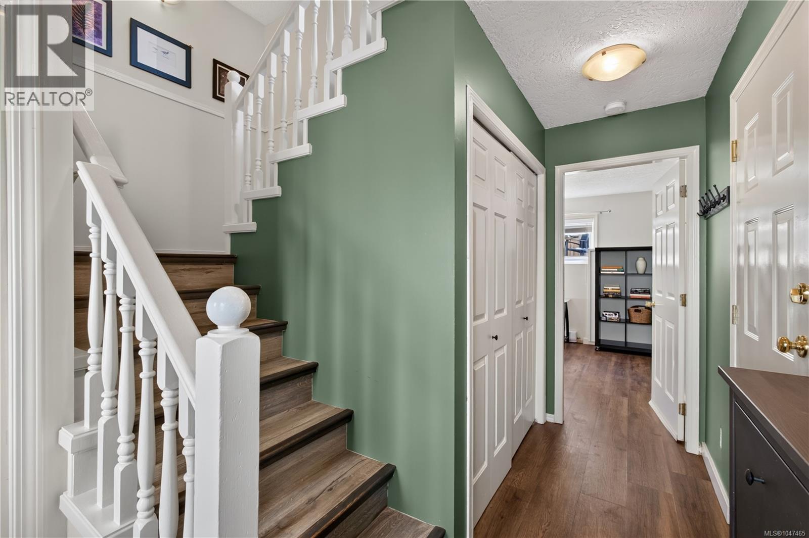 #8 947 Caledonia Ave - 24