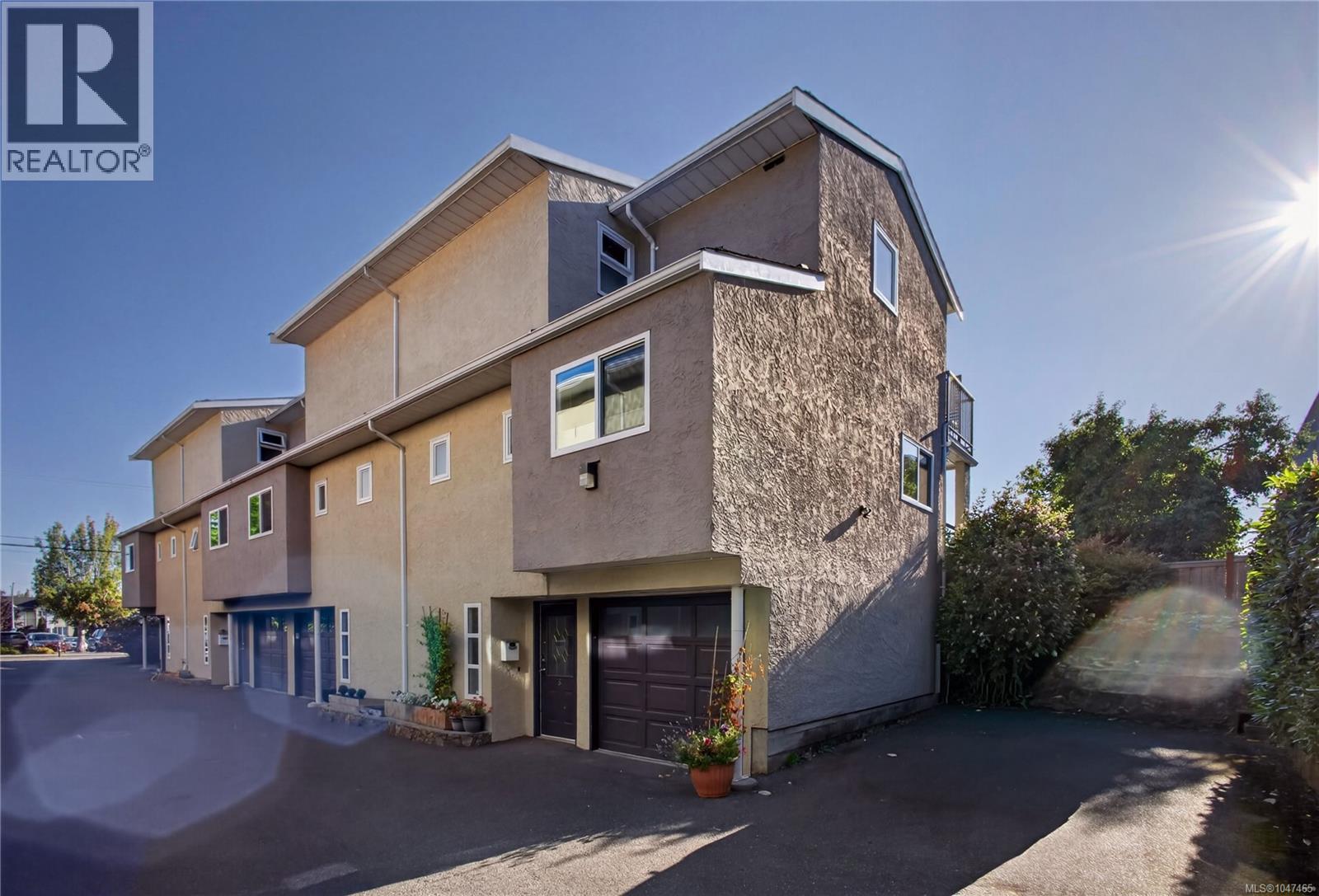 #8 947 Caledonia Ave - 28