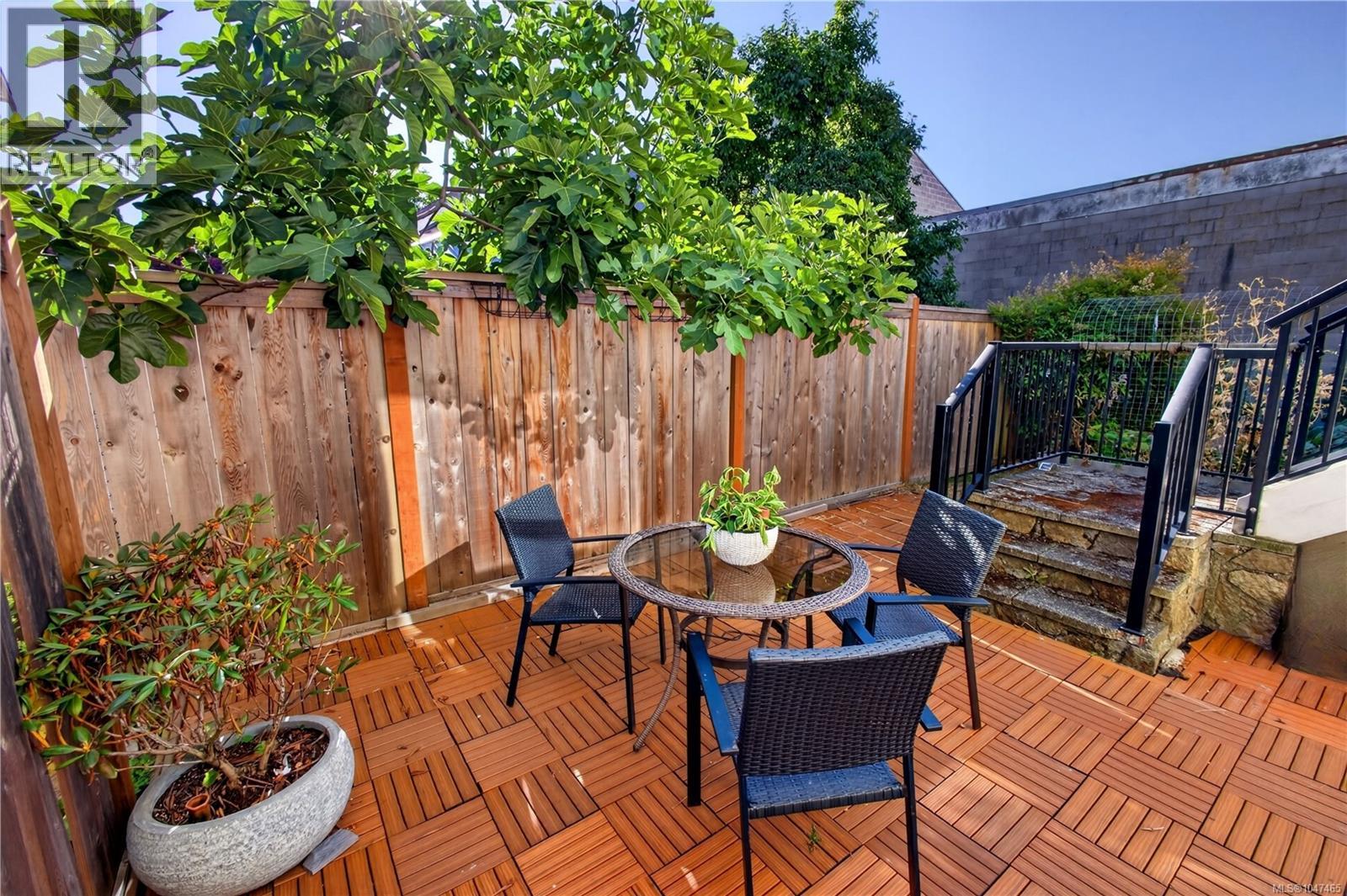 #8 947 Caledonia Ave - 9