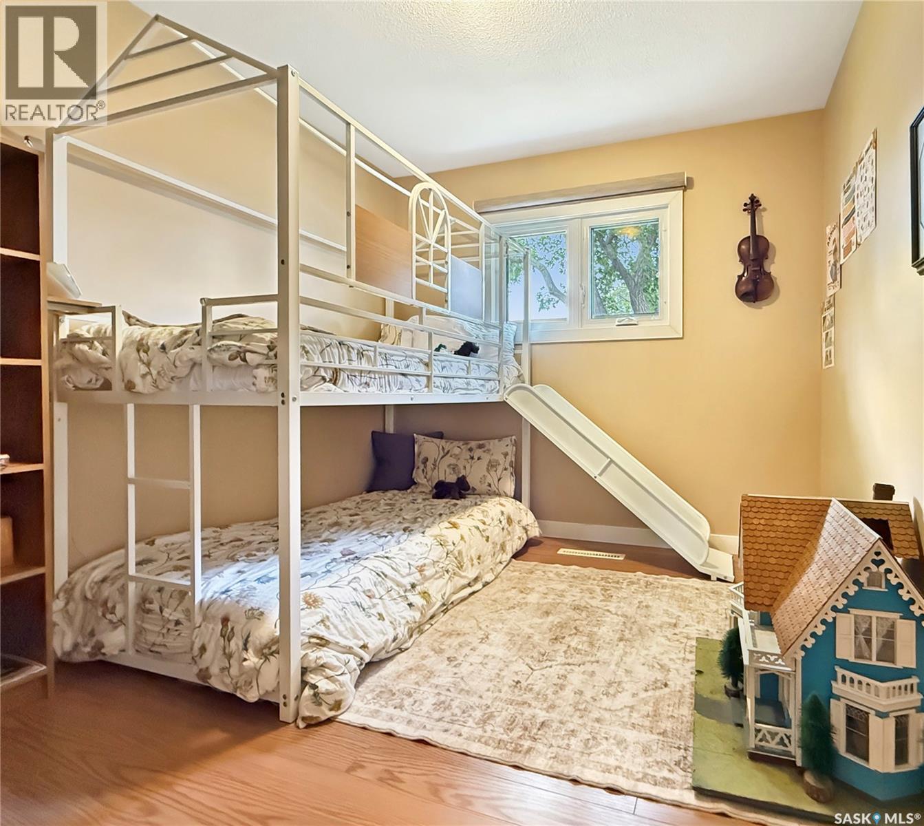 810 11th AVENUE NE - 11