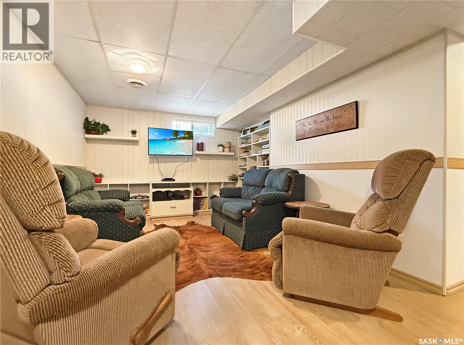 810 11th AVENUE NE - Image 16
